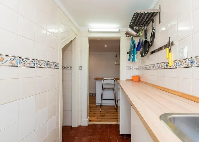 Attic With Balcony In Bairro Alto Lizbona