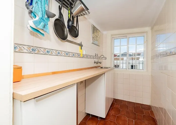 Attic With Balcony In Bairro Alto Lizbona