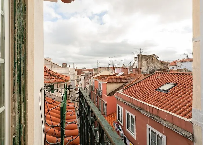 Attic With Balcony In Bairro Alto Apartament