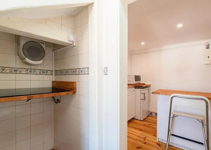 Attic With Balcony In Bairro Alto 公寓 *