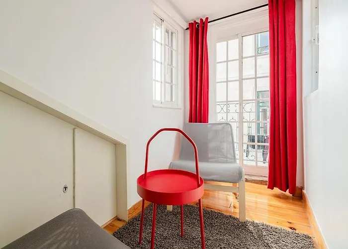 Attic With Balcony In Bairro Alto *