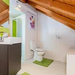 Attic With Balcony In Bairro Alto شقة