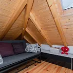 Attic With Balcony In Bairro Alto شقة Lisboa