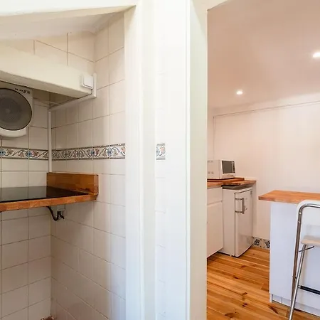 Attic With Balcony In Bairro Alto Apartment *