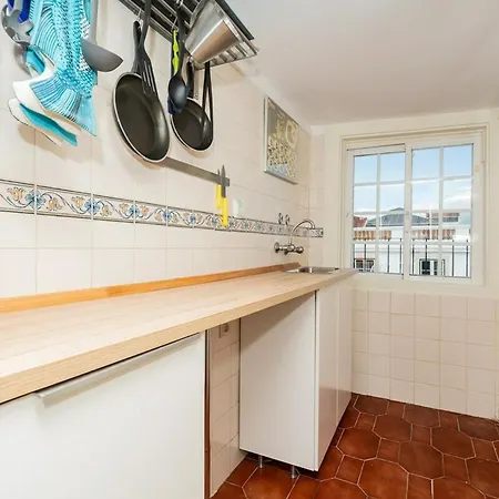 Attic With Balcony In Bairro Alto Lizbona