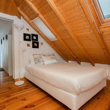 Attic With Balcony In Bairro Alto Apartament Lizbona