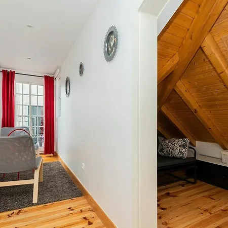 Apartament Attic With Balcony In Bairro Alto