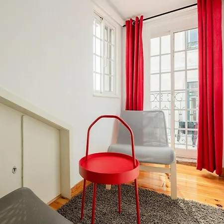 Attic With Balcony In Bairro Alto Apartament *