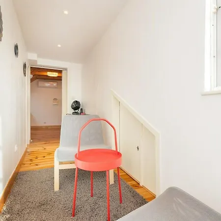Attic With Balcony In Bairro Alto Apartament *