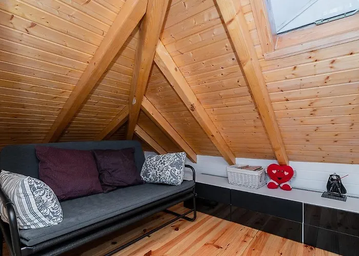 Attic With Balcony In Bairro Alto Apartamento Lisboa