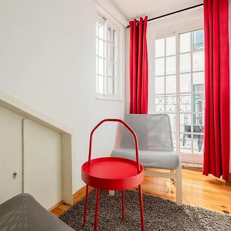 Attic With Balcony In Bairro Alto *