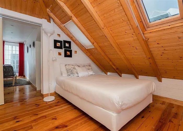 Appartement Attic With Balcony In Bairro Alto
